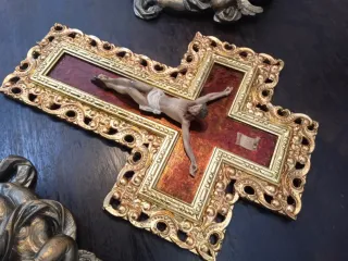 Antigüedades Cruz de madera con pan de oro