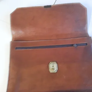 Portadocumentos de piel marrón