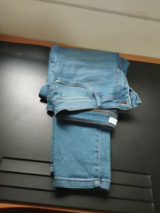 Pantalón tejano pitillo azul