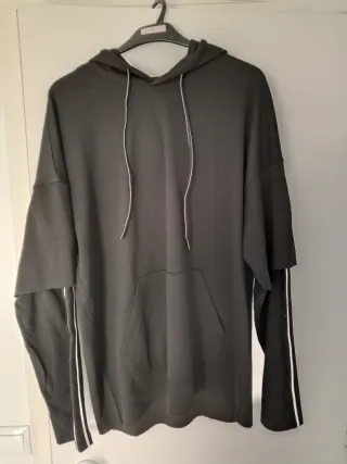 Sudadera con capucha negra