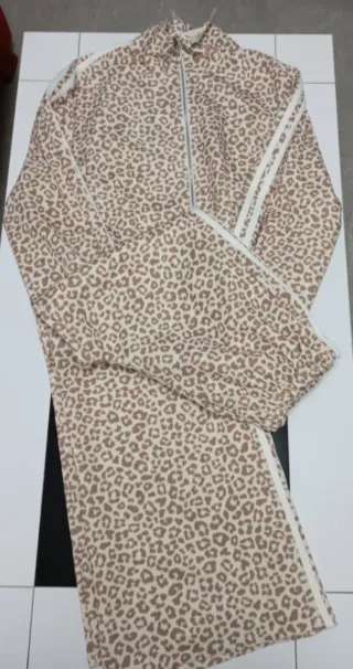 Conjunto deportivo animal print