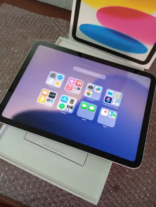 IPAD DÉCIMA GENERACIÓN EN PLATA.