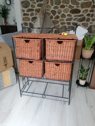 Estantería de Forja con Cestas de mimbre