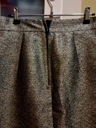 Falda  hilos bronce.