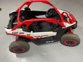 Coche eléctrico infantil Can-Am Maverick 24v
