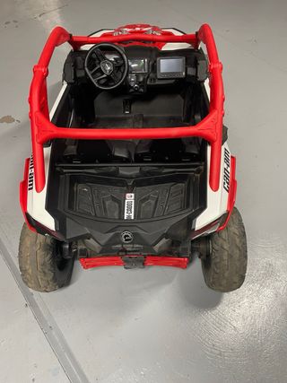 Coche eléctrico infantil Can-Am Maverick 24v