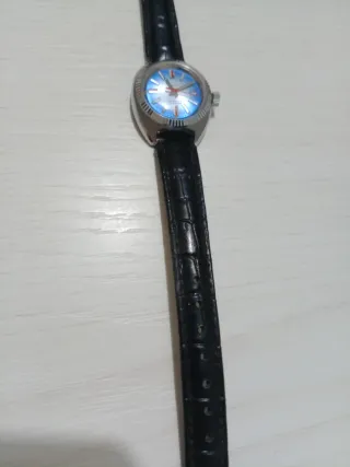 Orologio vintage nero con cinturino in pelle