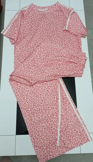 Conjunto deportivo animal print rosa