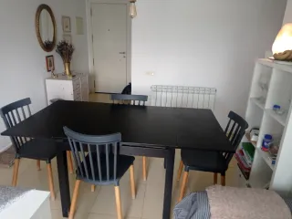 Mesa  Comedor Negra extendible abierta mide 170 cm