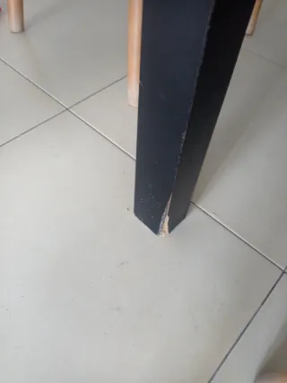 Mesa  Comedor Negra extendible abierta mide 170 cm