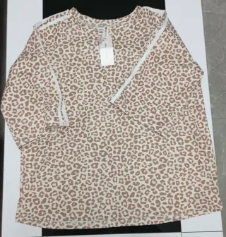 Camiseta animal print beige y marrón