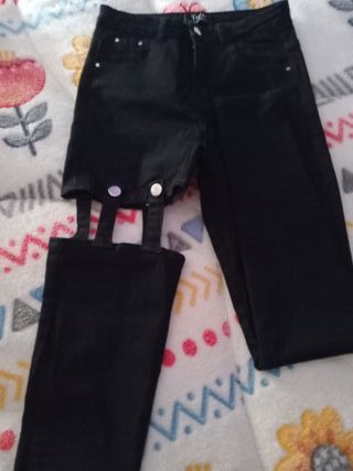 Pantalones vaqueros negros con aberturas