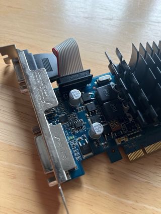 Tarjeta Gráfica Asus EN210 1GB Silent