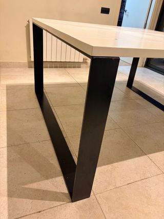 Mesa de comedor moderna blanca y negra