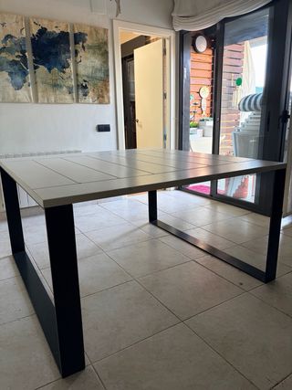 Mesa de comedor moderna blanca y negra