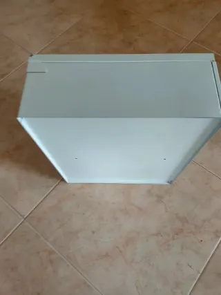 Botiquín antiguo metálico