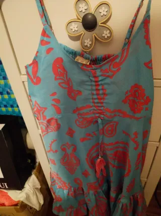 Vestido estampado azul y rosa fucsia