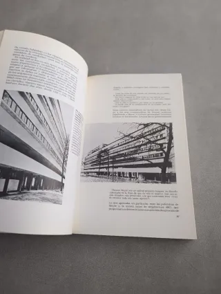 MOVIMIENTOS MODERNOS EN ARQUITECTURA - CHARLES