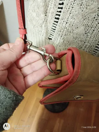 Bolso bandolera piel Coach beige y coral