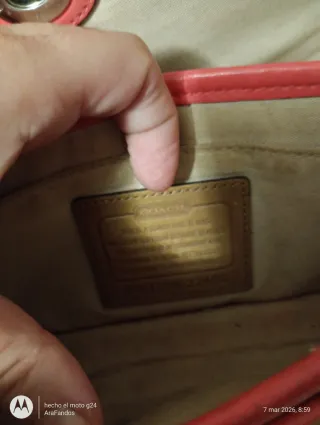 Bolso bandolera piel Coach beige y coral