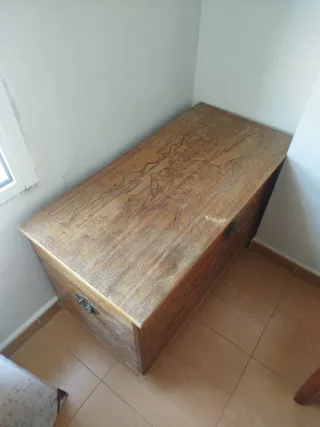 Baúl de madera tallado estilo oriental