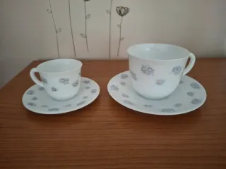 Conjunto 5 tazas de cerámica con platillos
