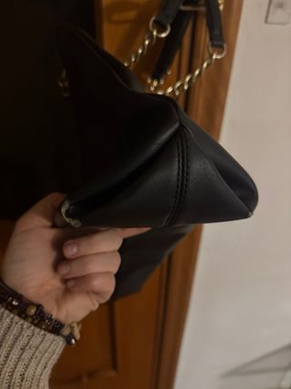 Borsa Byblos nera con dettagli