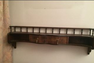 Estantería madera con barandilla y cajones