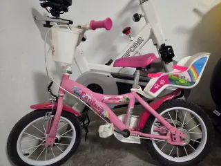 Bicicleta infantil rosa con asiento