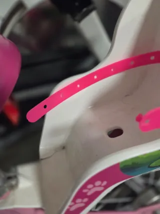 Bicicleta infantil rosa con asiento