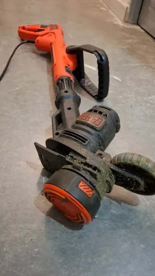 Cortabordes Eléctrico Black+Decker