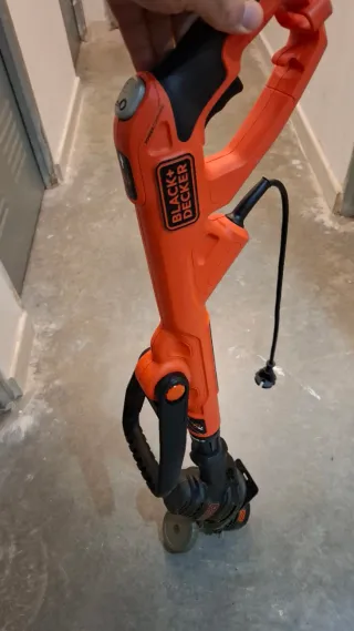 Cortabordes Eléctrico Black+Decker