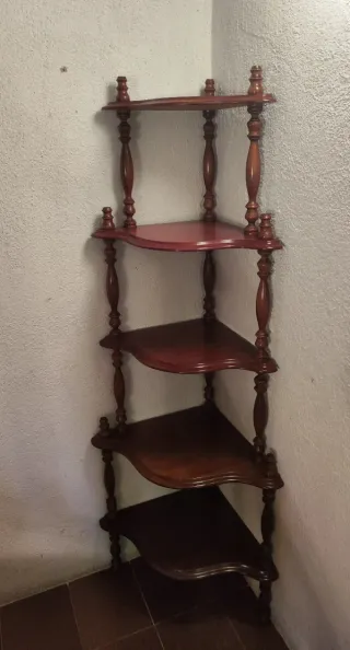 Estantería rinconera de madera