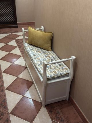 Banco de madera con cojín