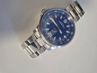 Orologio da polso blu e argento