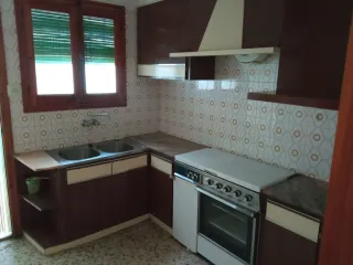 Se vende piso sin gastos de comunidad  .