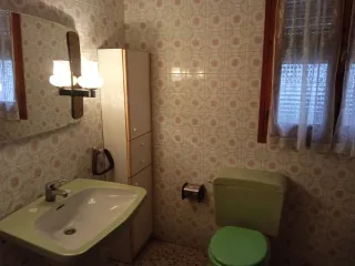 Se vende piso sin gastos de comunidad  .