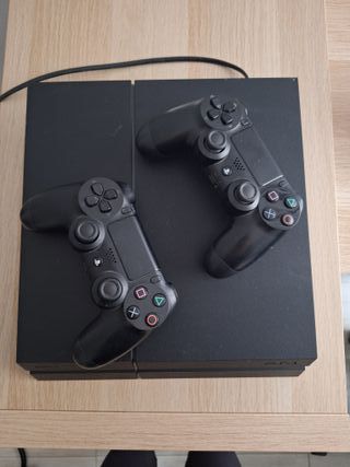 Consola PS4 + 2 Mandos