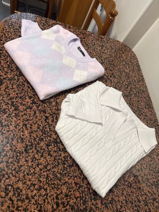 Dos jerséis talla el de rombosM,el blanco S.