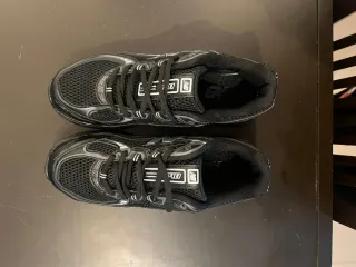 New Balance 740 negras