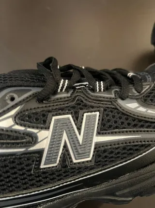 New Balance 740 negras