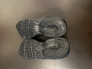 New Balance 740 negras