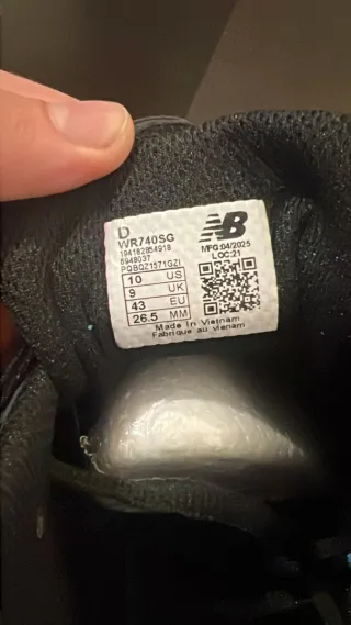 New Balance 740 negras