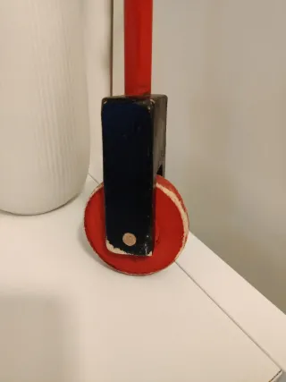 Caballo de madera con ruedas