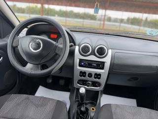 Dacia Sandero 2011