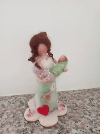 Figura Waldorf Mamá con Bebés