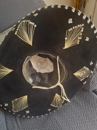 Sombrero Mexicano Auténtico Negro y Dorado