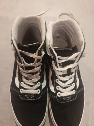 Zapatillas Vans Altas Negras y Blancas