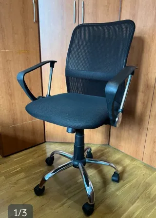 Silla de oficina ergonómica negra