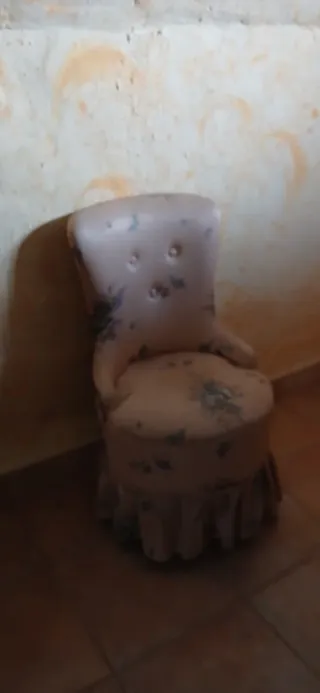 Sillón antiguo tela y madera